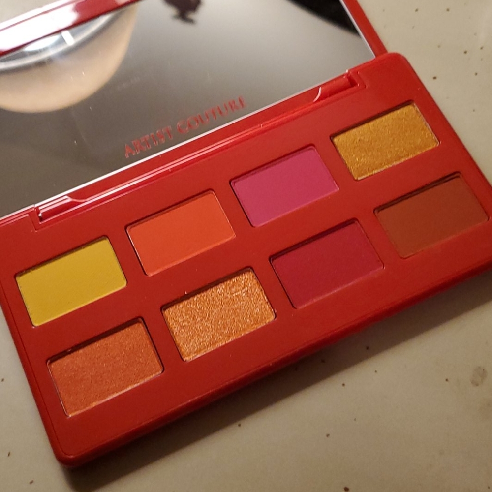 Caliente Artist Couture Eyeshadow Palette